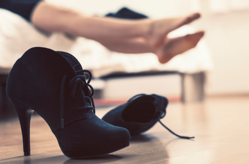 Как растянуть замшевую обувь в домашних условиях - разносить туфли из замши,  которые жмут